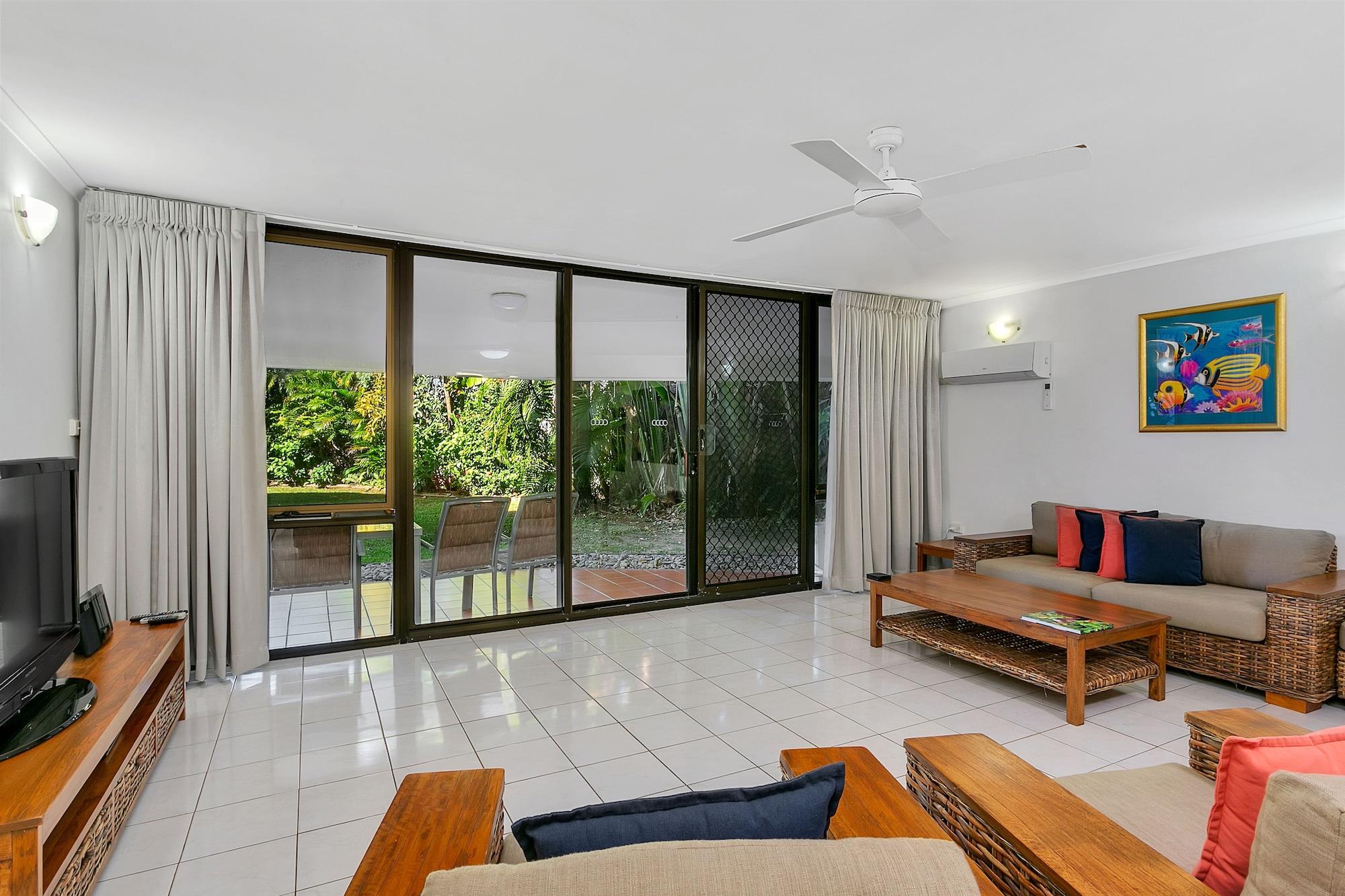 Roydon Beachfront Apartments Trinity Beach Esterno foto