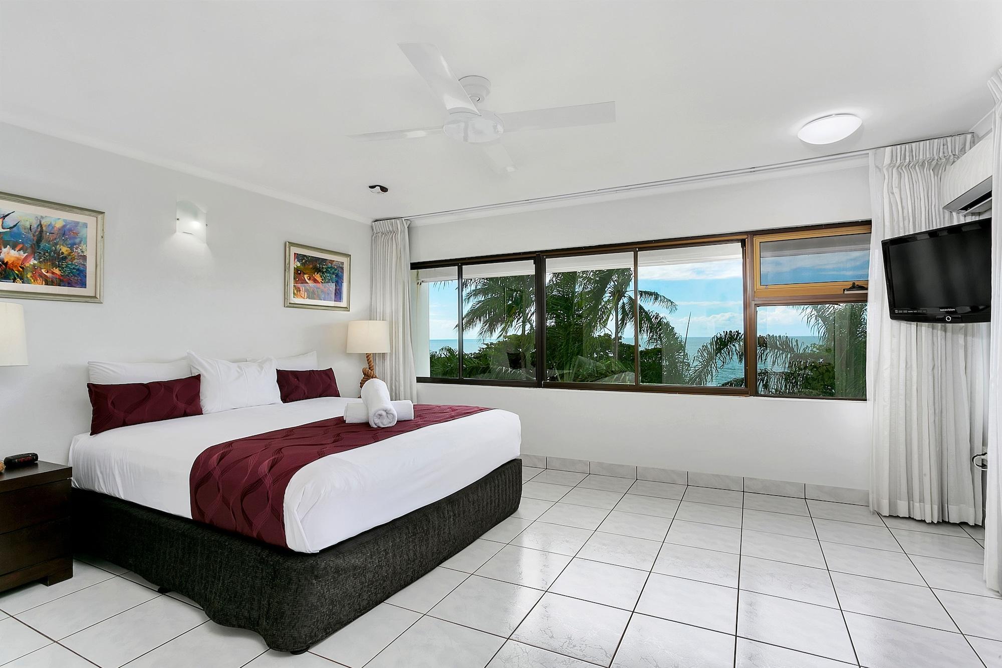 Roydon Beachfront Apartments Trinity Beach Esterno foto