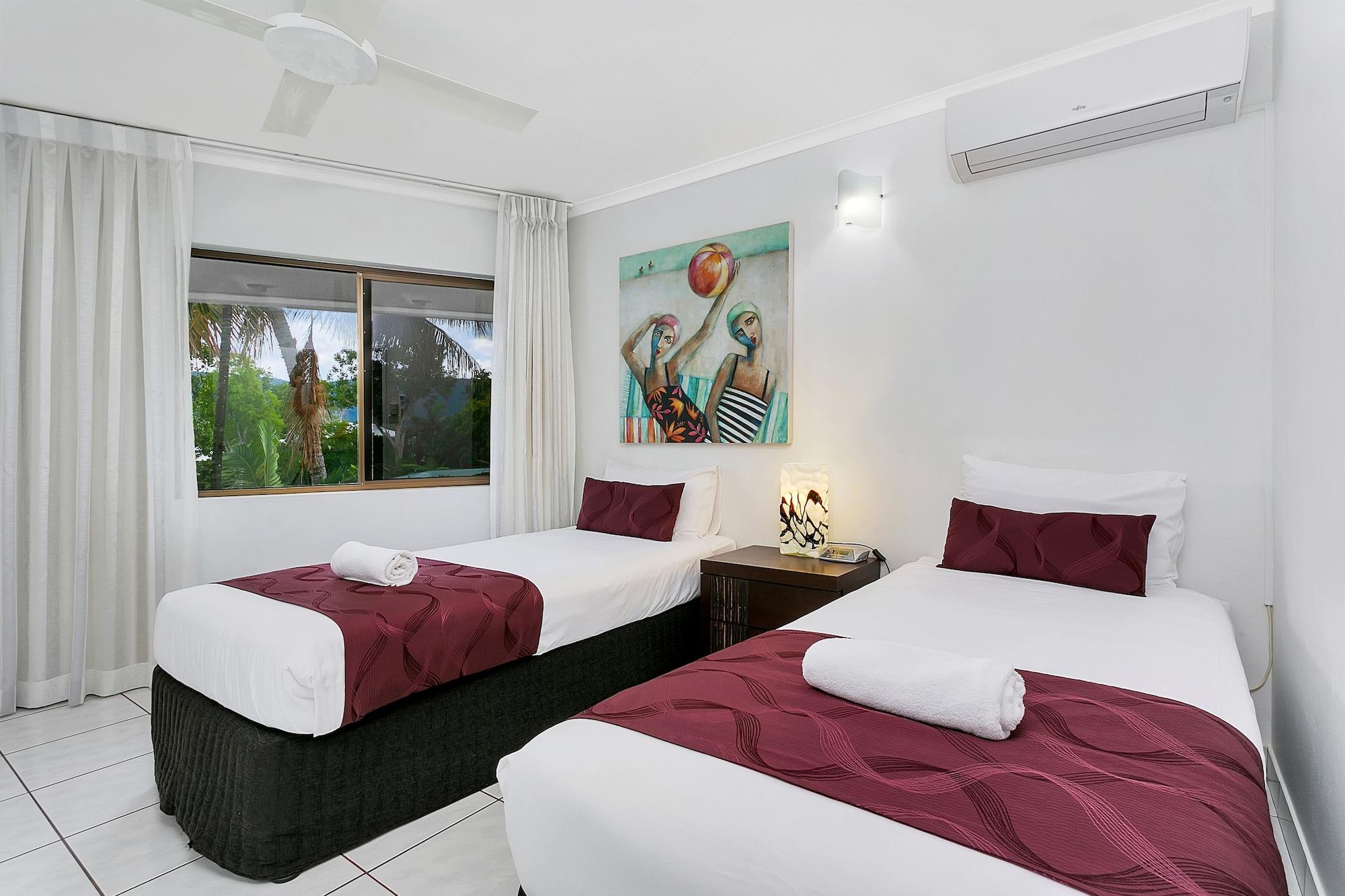 Roydon Beachfront Apartments Trinity Beach Esterno foto