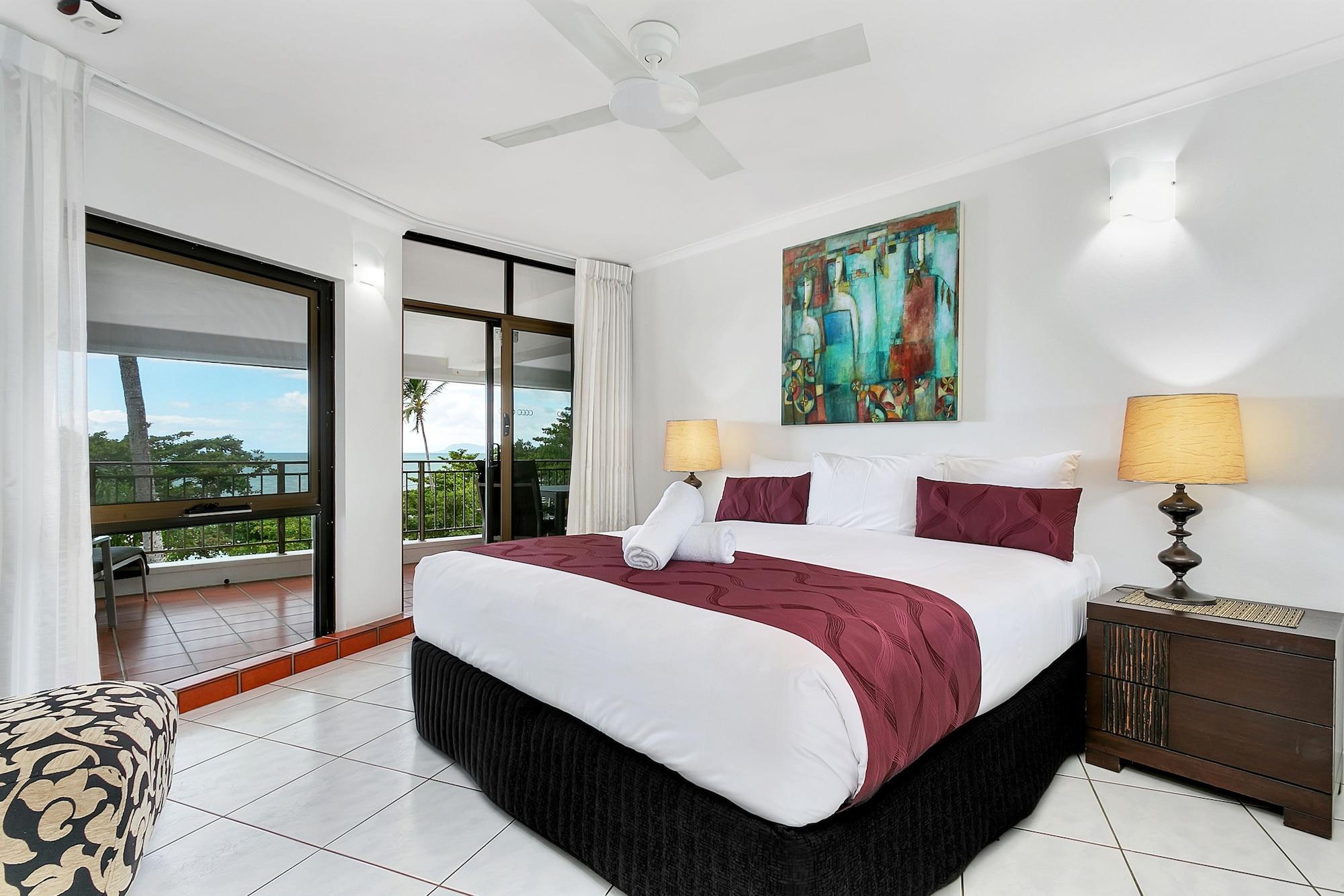 Roydon Beachfront Apartments Trinity Beach Esterno foto