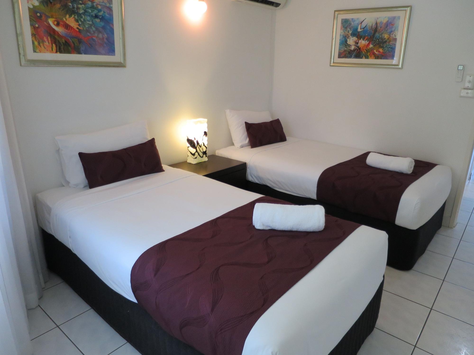Roydon Beachfront Apartments Trinity Beach Esterno foto