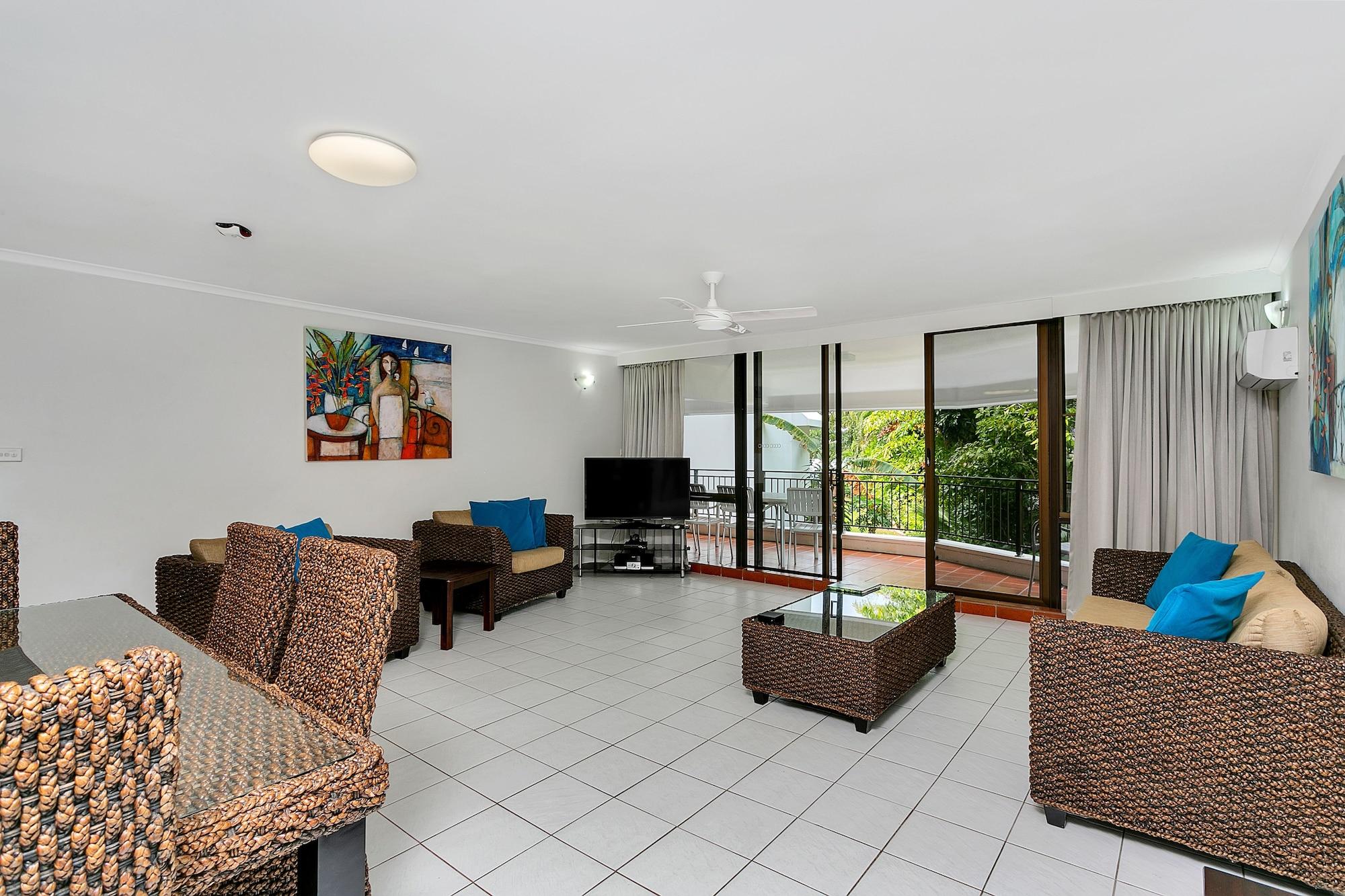 Roydon Beachfront Apartments Trinity Beach Esterno foto