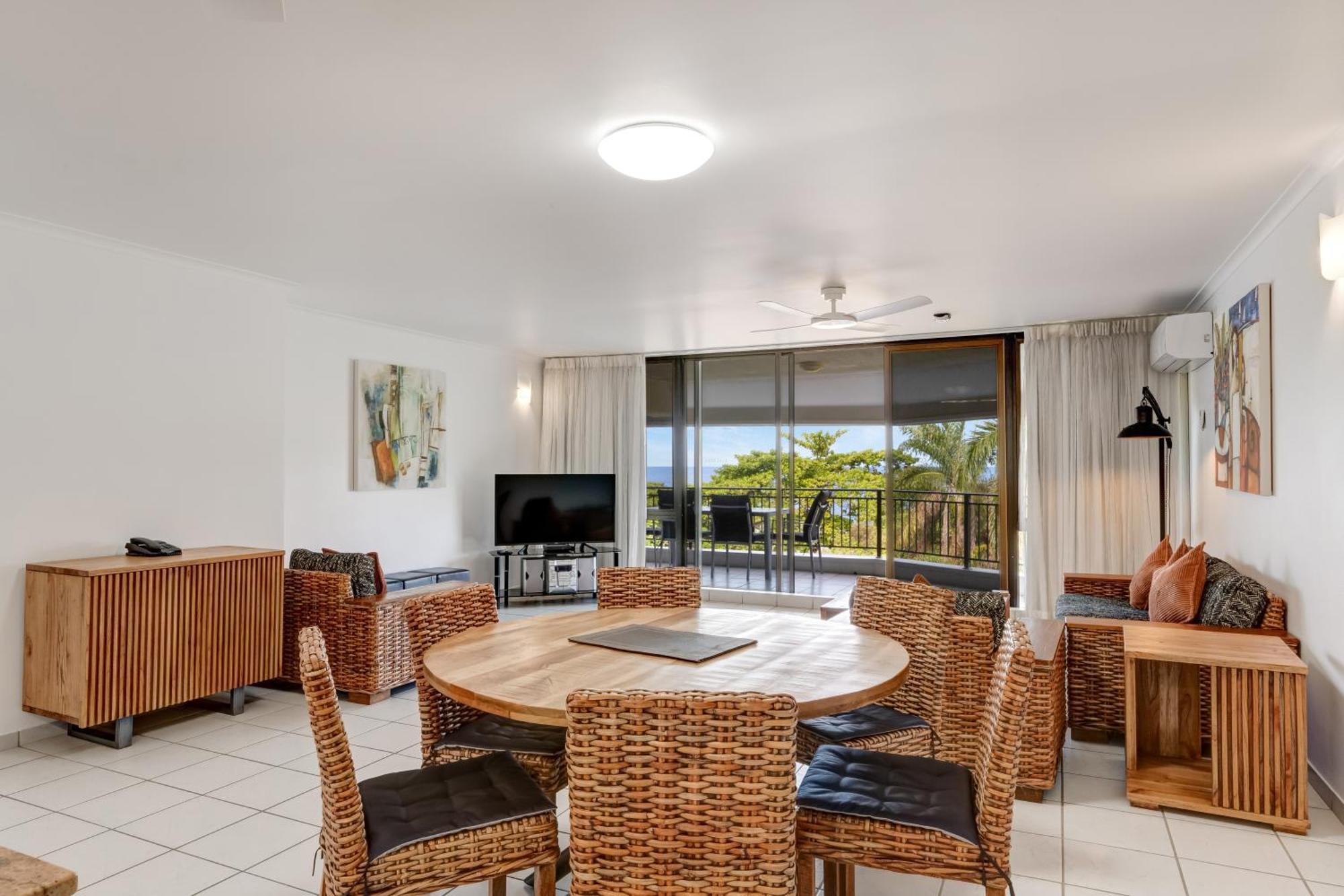 Roydon Beachfront Apartments Trinity Beach Esterno foto