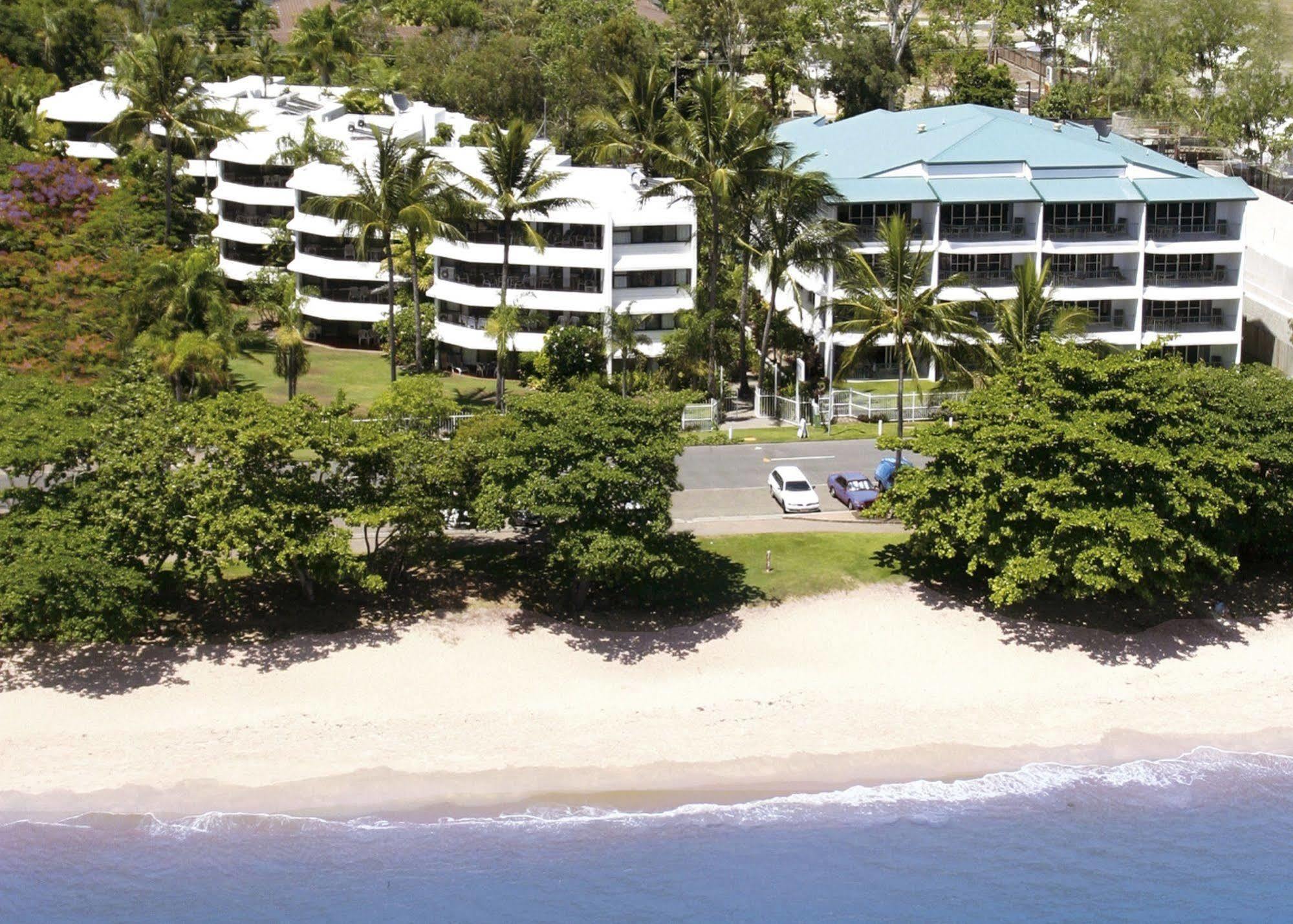 Roydon Beachfront Apartments Trinity Beach Esterno foto