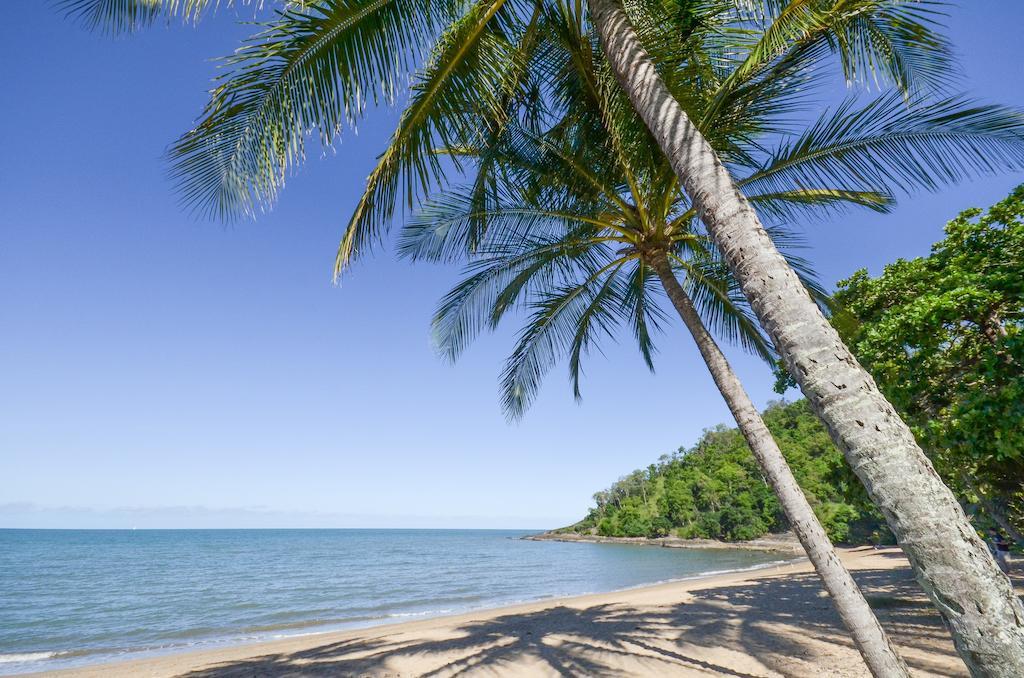 Roydon Beachfront Apartments Trinity Beach Esterno foto