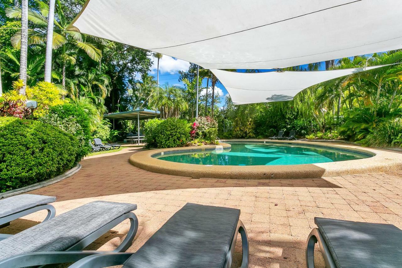 Roydon Beachfront Apartments Trinity Beach Esterno foto