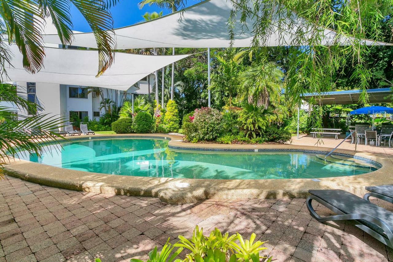 Roydon Beachfront Apartments Trinity Beach Esterno foto