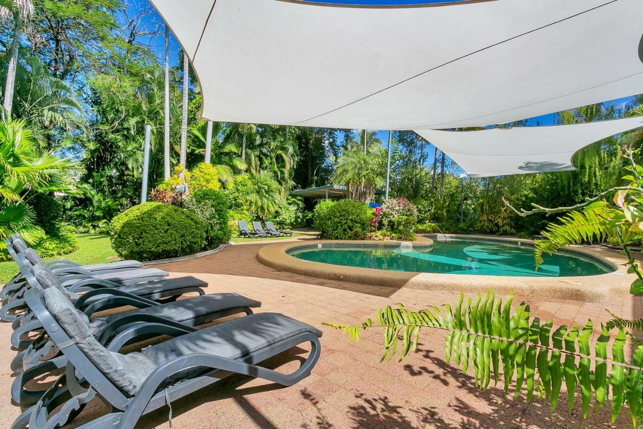 Roydon Beachfront Apartments Trinity Beach Esterno foto